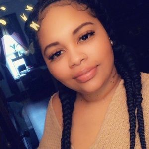 Meet your Posher, Mia